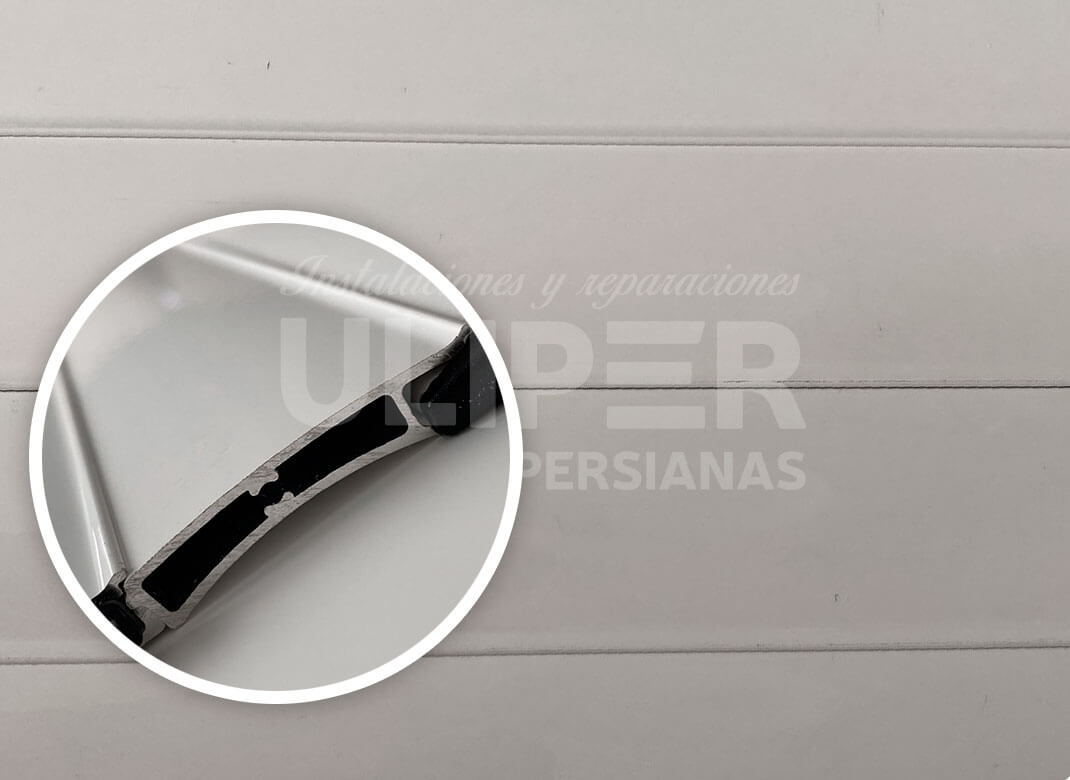 Persiana de seguridad lama curva